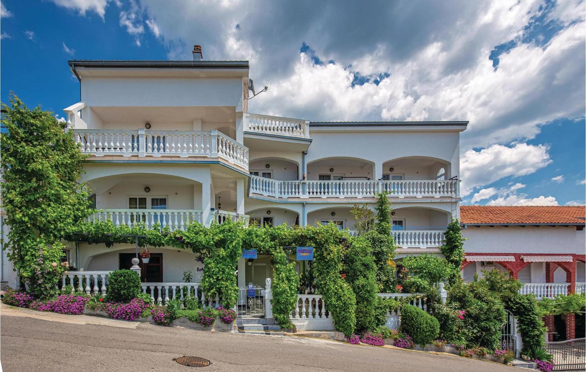 Stunning Apartment In Crikvenica With Wifi Ngoại thất bức ảnh
