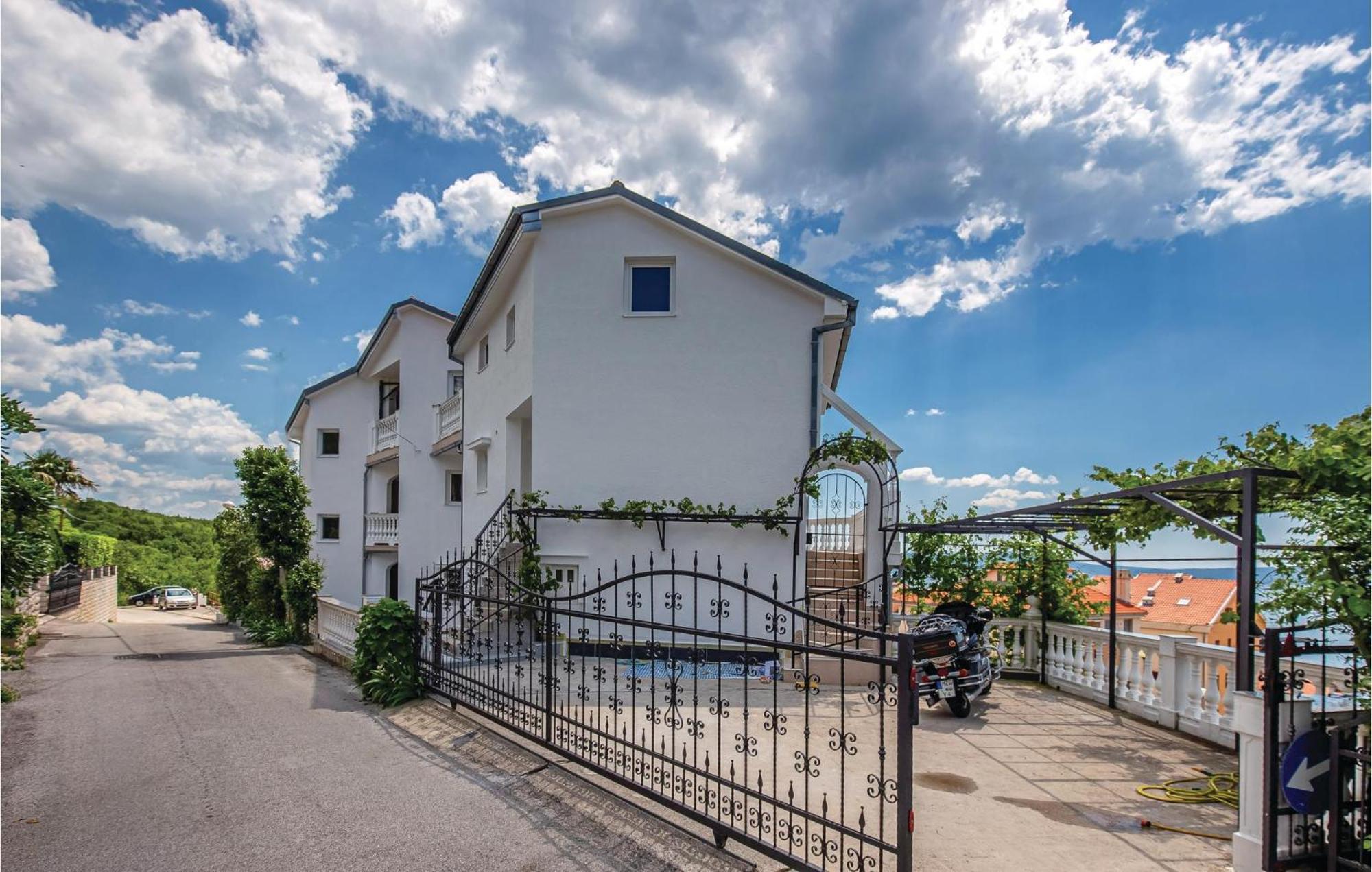 Stunning Apartment In Crikvenica With Wifi Ngoại thất bức ảnh